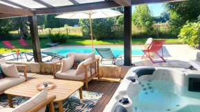 Jacuzzi, Piscine, Station de recharge pour véhicule électrique, Maison normande du 19ème Siècle à 25' de Deauville, classée meublé de tourisme 5 étoiles